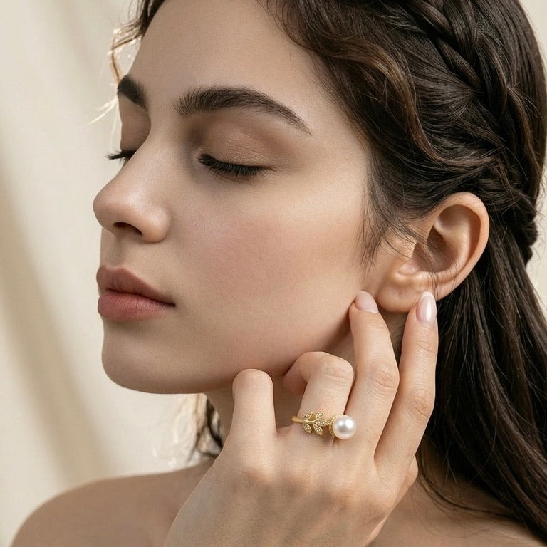 Solas Laurel Pearl Ring