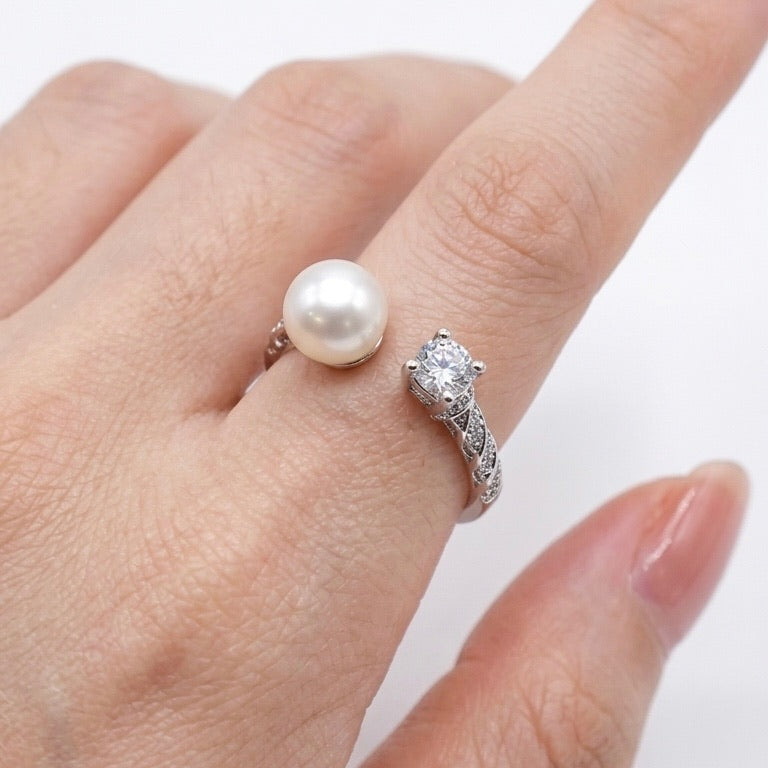 Solas Dual Pearl Ring