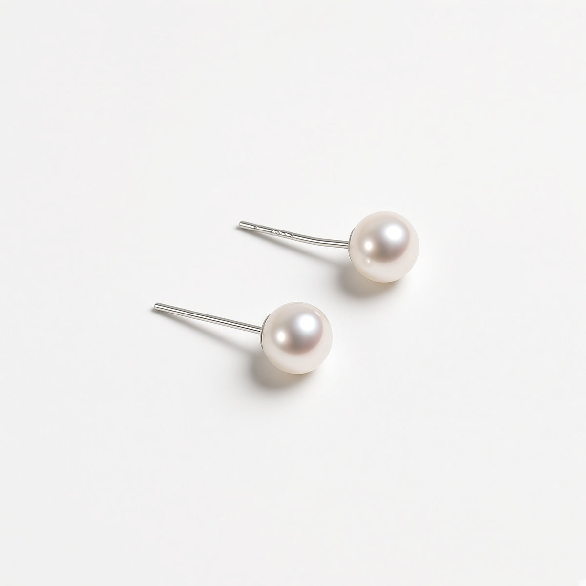 Solas Basic Pearl Earrings