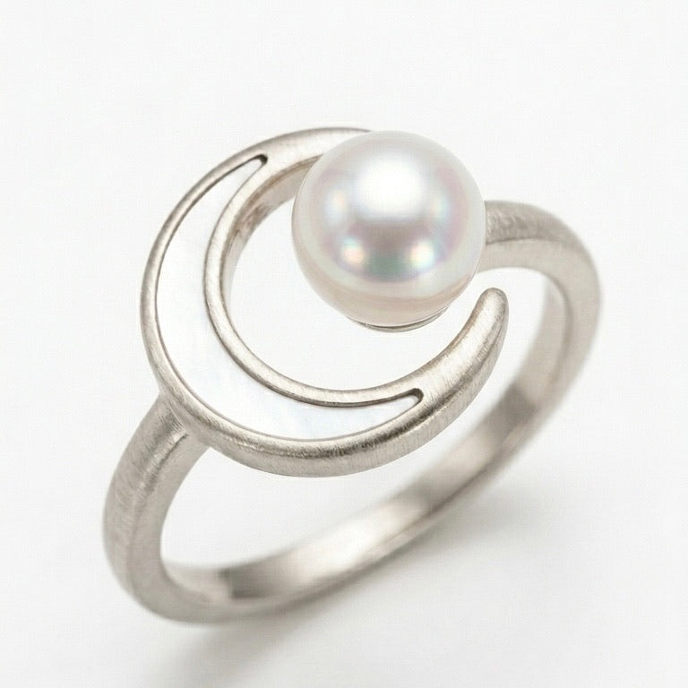 Solas Crescent Pearl Ring