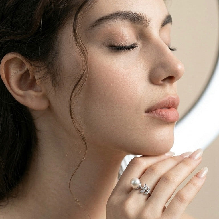 Solas Laurel Pearl Ring