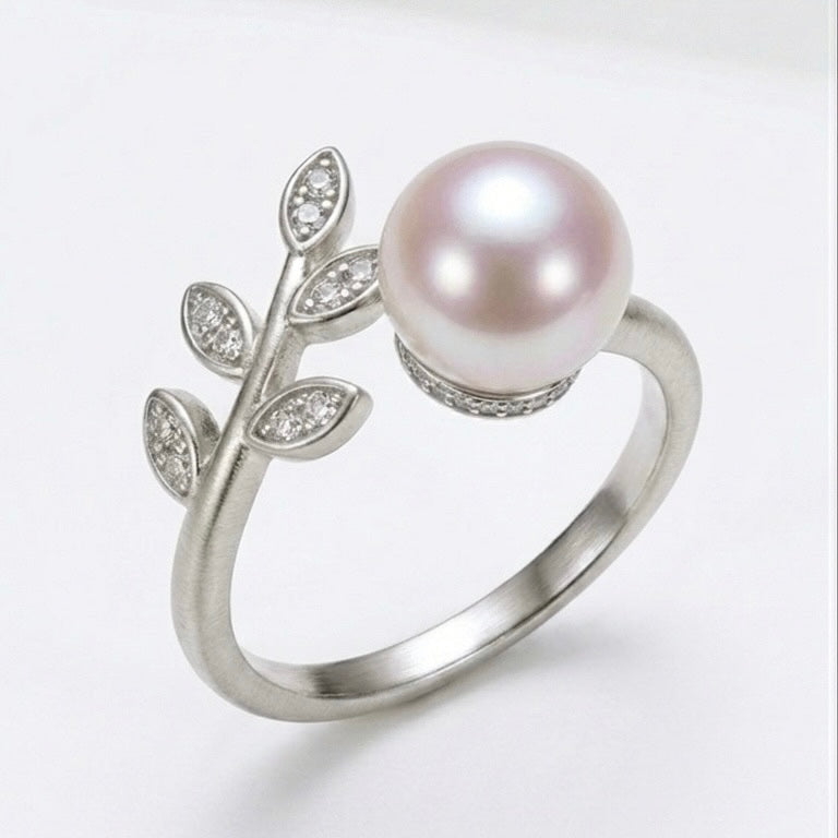 Solas Laurel Pearl Ring