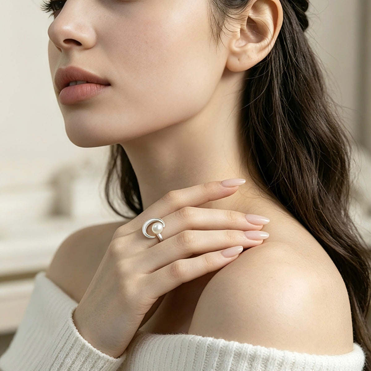 Solas Crescent Pearl Ring